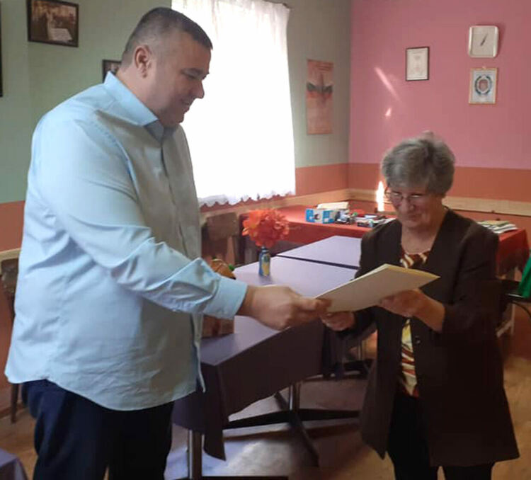 С почерпка и народен оркестър отбелязаха Международния ден на възрастните хора