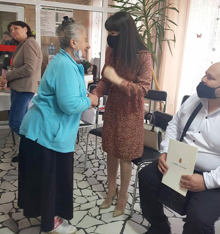 С почерпка и народен оркестър отбелязаха Международния ден на възрастните хора