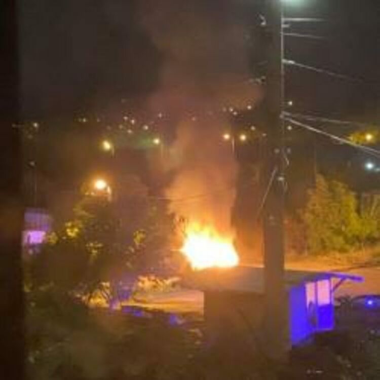 Кола горя тази нощ в Тева