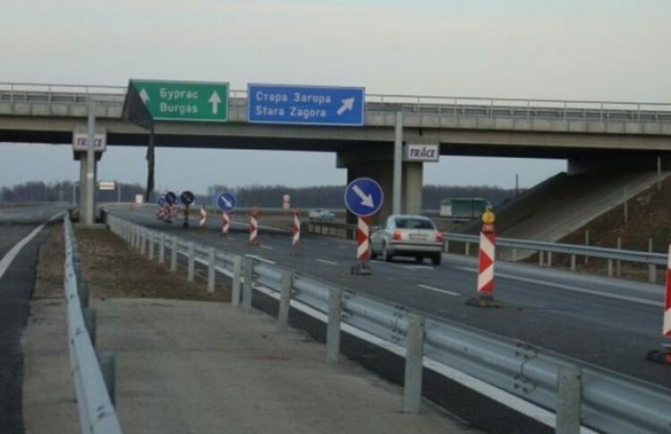 Временно е ограничено движението в участък от магистрала "Тракия"