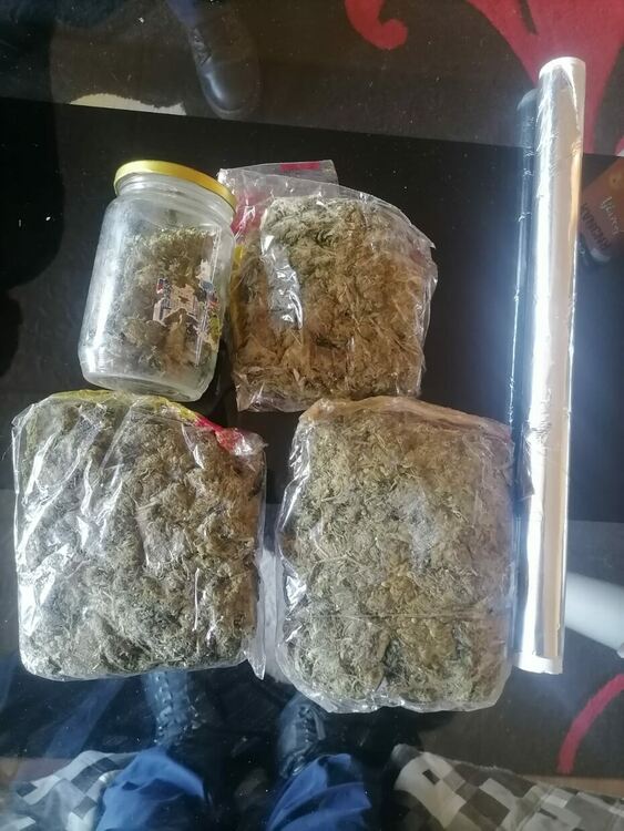 Арестуваха мъж и жена за над 6 кг марихуана