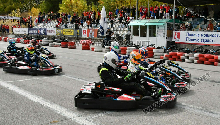 Над 250 пилоти в 24-часово състезание на картинг пистата край Хасково
