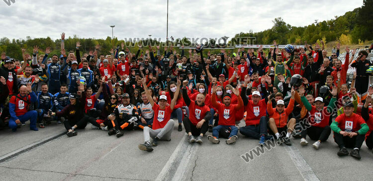 Над 250 пилоти в 24-часово състезание на картинг пистата край Хасково