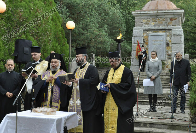 Премиер и вицепрезидент на тракийското поклонение в Маджарово