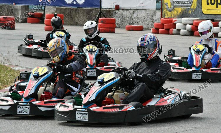 Над 250 пилоти в 24-часово състезание на картинг пистата край Хасково