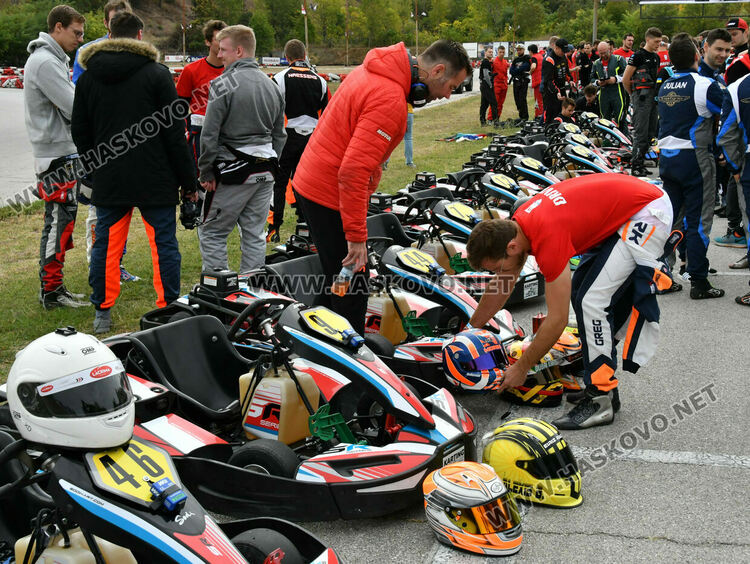 Над 250 пилоти в 24-часово състезание на картинг пистата край Хасково