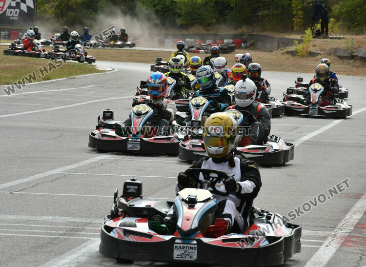 Над 250 пилоти в 24-часово състезание на картинг пистата край Хасково