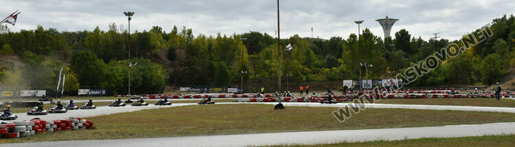 Над 250 пилоти в 24-часово състезание на картинг пистата край Хасково