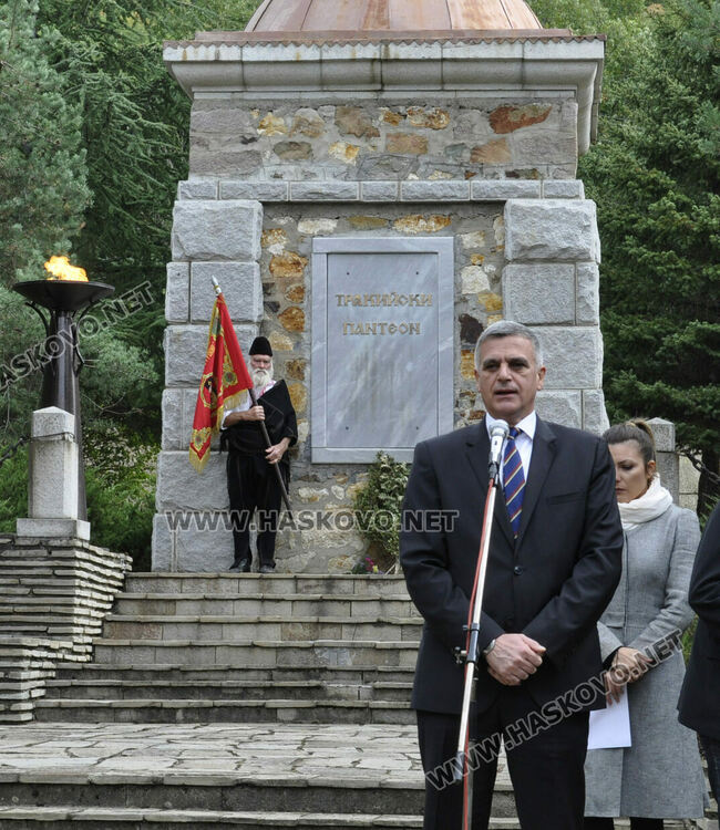 Премиер и вицепрезидент на тракийското поклонение в Маджарово