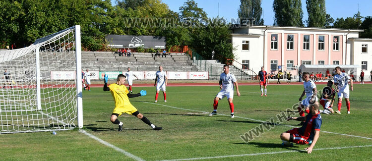 Очаквано “Саяна Хасково” победи последния в класирането