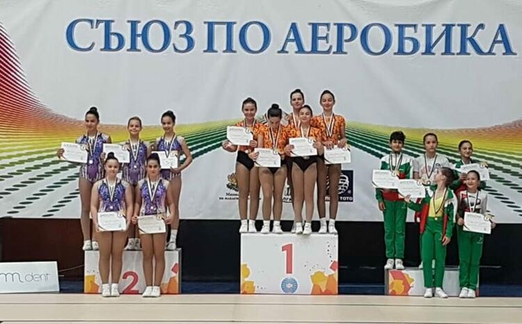 Младите надежди на „Виолена“ и „Мага спорт“ на върха на спортната аеробика на Държавното в Пловдив