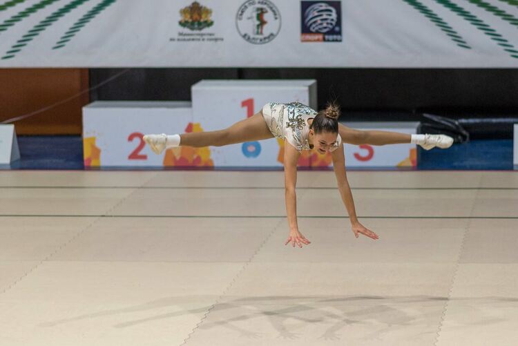 Младите надежди на „Виолена“ и „Мага спорт“ на върха на спортната аеробика на Държавното в Пловдив