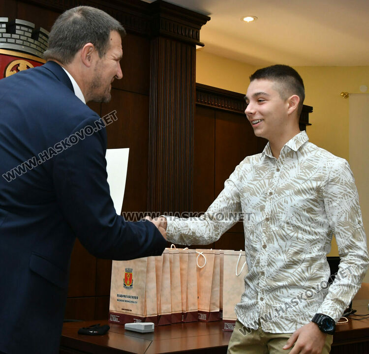 Наградиха победителите във фотоконкурса „Аз обичам Хасково“ – Ваканция 2021