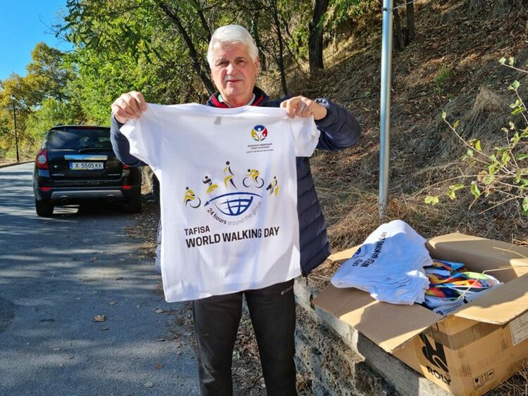 Близо 100 ентусиасти се включиха в Световния ден на ходенето в Асеновград 