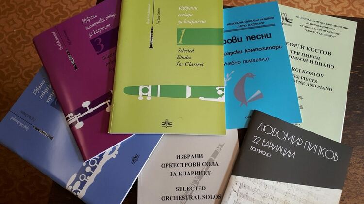 Пернишката библиотека получи ново дарение