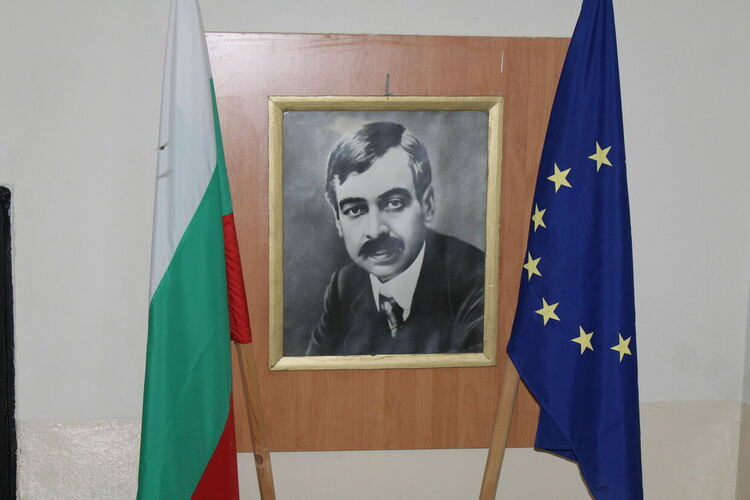 Ремонтираха читалище „Пейо Яворов“ и покрива на библиотеката и музея в Хасково 