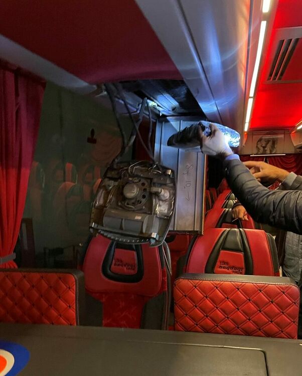 Спипаха 76 000 евро, скрити във въздуховодите на автобус