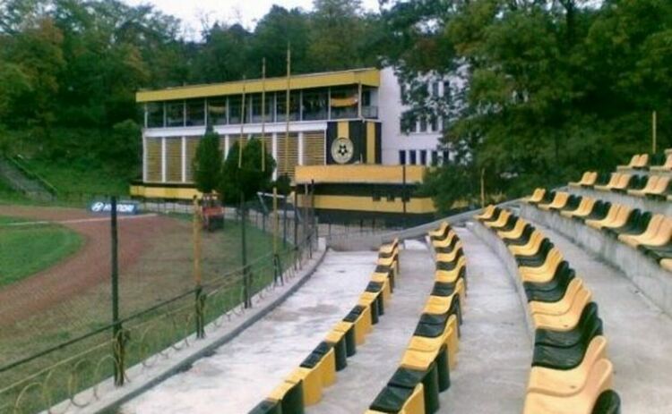 Фенове на ''Миньор'' пребиха в Перник футболист от ''Струмска слава''