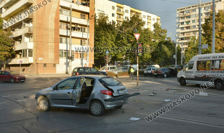 Дете пострада при катастрофа в Хасково