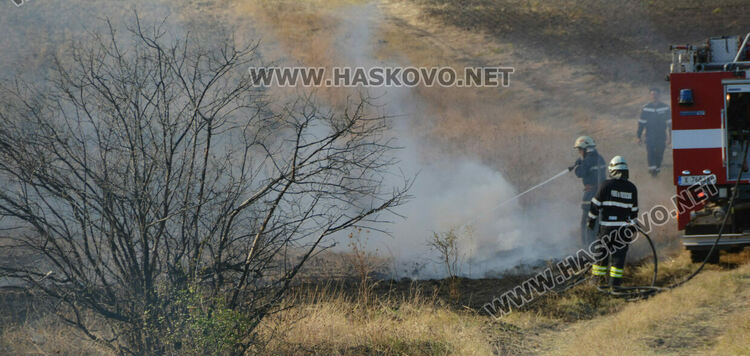 Пожар избухна във вилна зона край Хасково