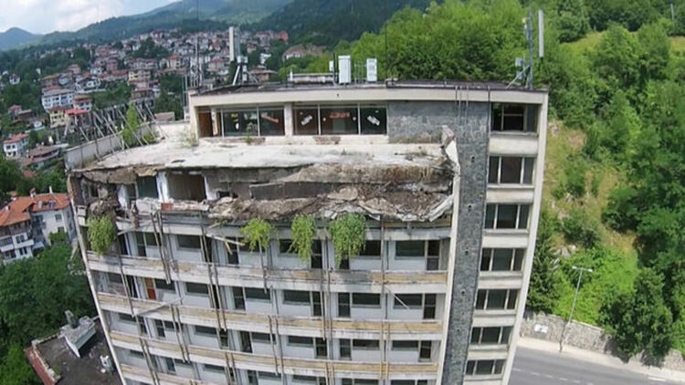 Драстично падна цената на хотел Соколица, 12-етажната сграда отива за "жълти стотинки"