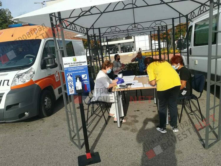 РЗИ за 2-ри път ще ваксинира на Неделен пазар в Димитровград