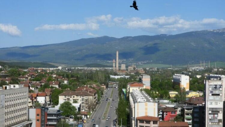 Авария спира топлото на няколко квартала и улици в Перник