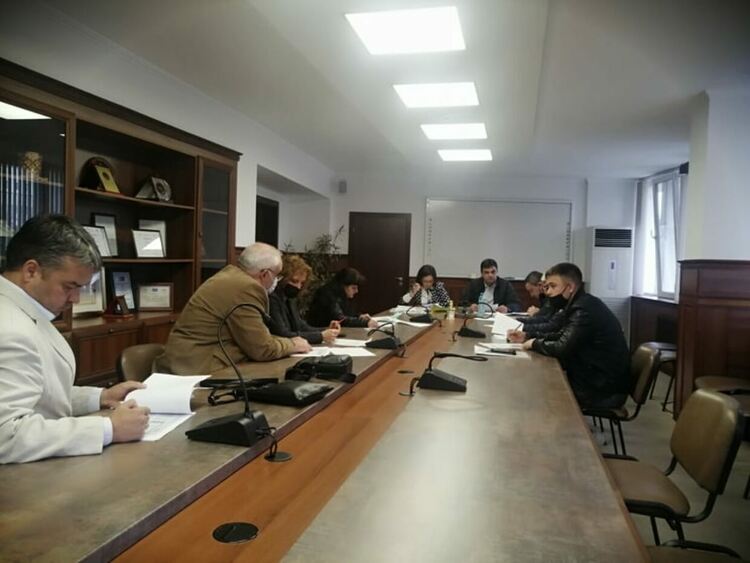 Партиите и коалициите си поделиха местата в СИК-овете