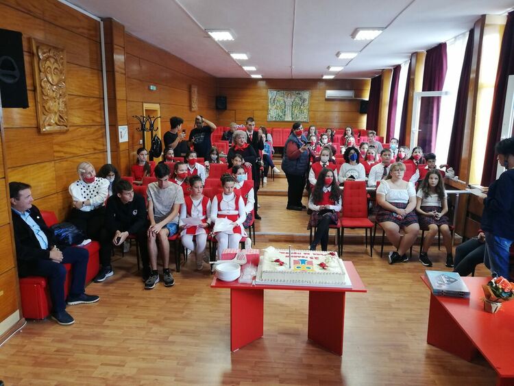 Четвъртвековен юбилей празнуват добротворците от "Ръка за помощ"