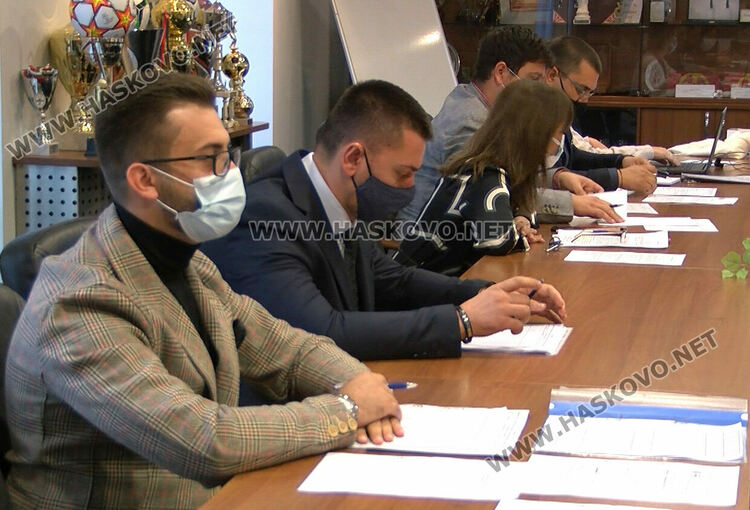 Партиите не се разбраха за съставите на СИК-овете в община Хасково, РИК ще ги определи 