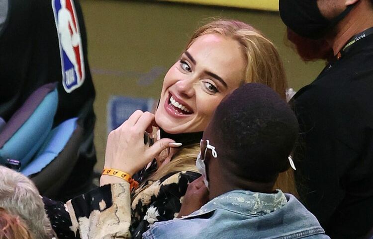След години мълчание Адел се изповяда пред Vogue