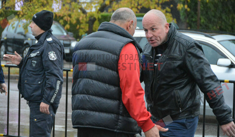 Димитровградчанин не можа да се ваксинира на Неделния пазар, защото предизвика скандал и бе арестуван