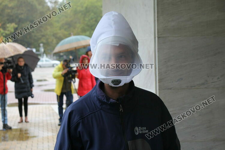 Въпреки дъжда, димитровградчани се вдигнаха на протест, за да защитят качеството на въздуха си