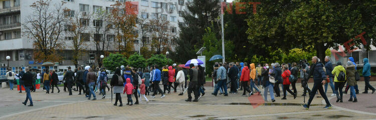 Въпреки дъжда, димитровградчани се вдигнаха на протест, за да защитят качеството на въздуха си
