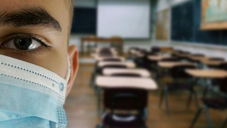 Петима учители сред новозаразените с Ковид-19, над 200 ученици –онлайн