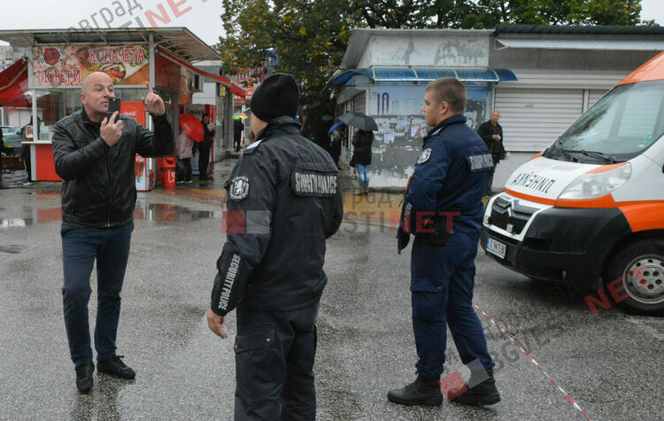 Скандал, бой и арест до ваксинационния пункт на Неделния пазар в Димитровград