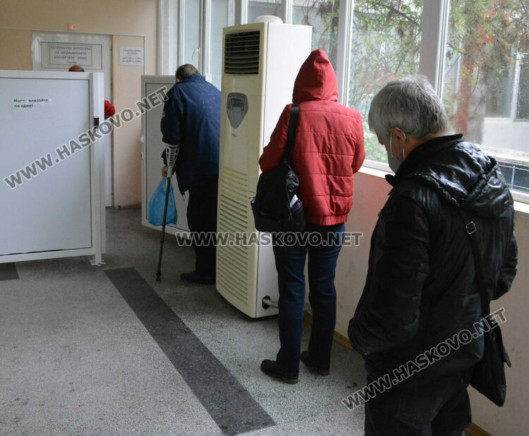 Жалват се от студен коридор в ТЕЛК-а в Хасково