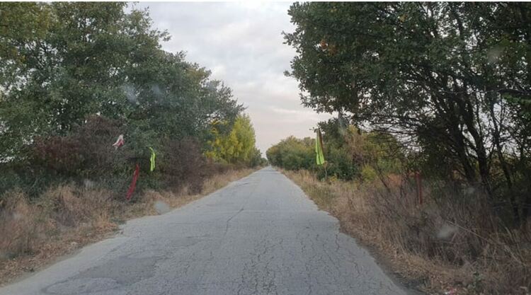 Шофьори маркираха опасна неравност на пътя Първомай-Виница