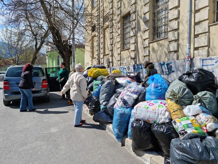 Поредна акция за събиране на дрехи в Асеновград 