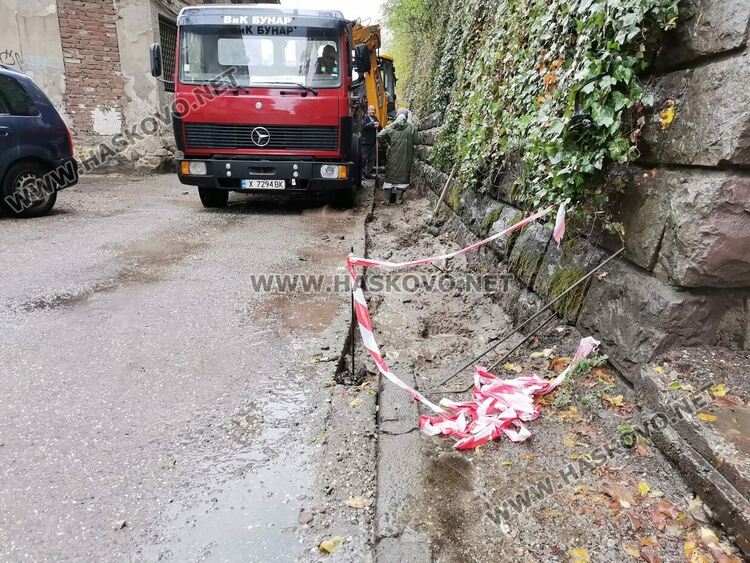 Затвориха улица „Родопи“ заради ремонт на тротоари