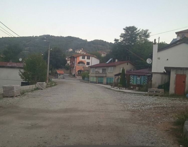 След жалба до областния управител започва възстановяването на асфалтовата настилка в село Леска   