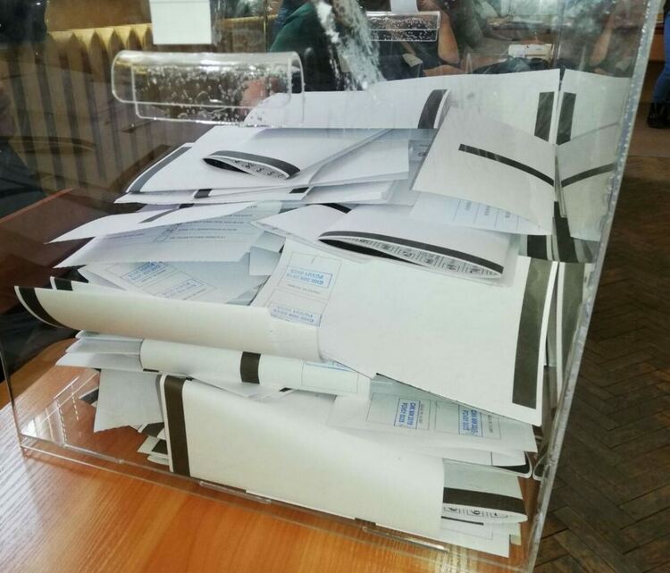 Кметът на Асеновград проведе консултации с партиите за предстоящите избори 