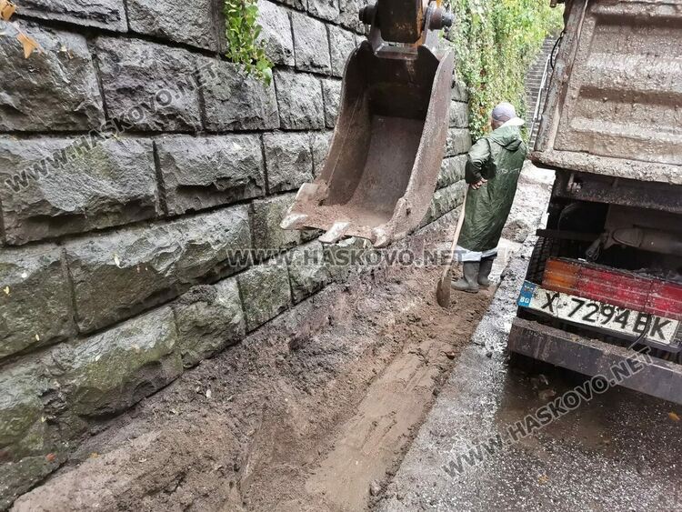 Затвориха улица „Родопи“ заради ремонт на тротоари