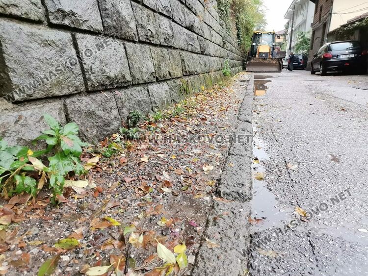 Затвориха улица „Родопи“ заради ремонт на тротоари