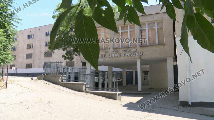 Две учителки са сред 57 новозаразени в Хасковско, 94 деца под карантина