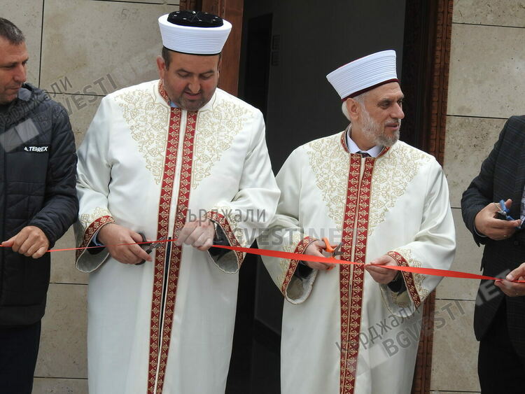 Главният мюфтия д-р Мустафа Алиш Хаджъ откри новите офиси на Районно мюфтийство-Кърджали