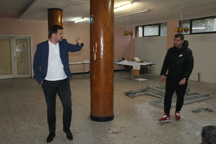 Започна ремонтът на общежитието на Езиковата гимназия в Хасково