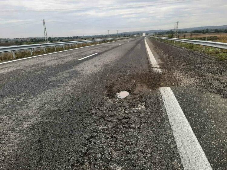 Дупки зейнаха по магистрала „Марица“ след дъждовете