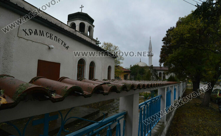 Почетоха Света Петка в храмовете в Хасково и Войводово