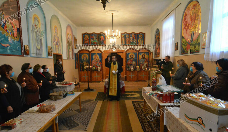 Почетоха Света Петка в храмовете в Хасково и Войводово